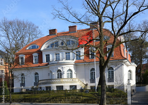 Villa im Frühling im Stadtteil Grunewald, Berlin photo