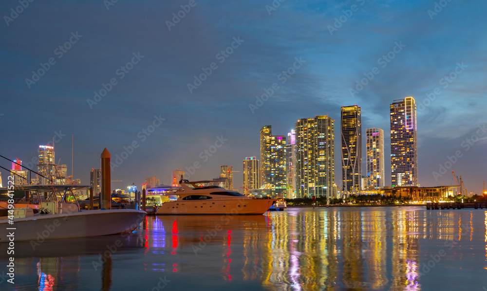 Naklejka premium Miami city skyline view from Biscayne Bay.