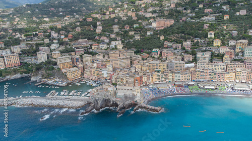 vista aerea paese di camogli in liguria