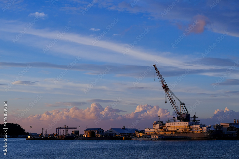 Fototapeta premium 横須賀港の夕景