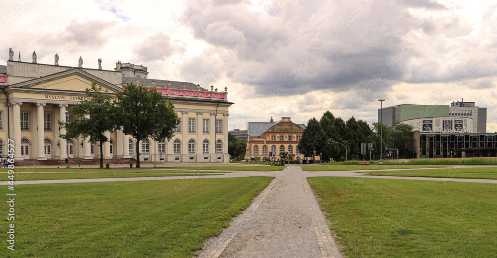 Kassel; Friedrichsplatz mit Fridericanum, Ottoneum und Staatstheater