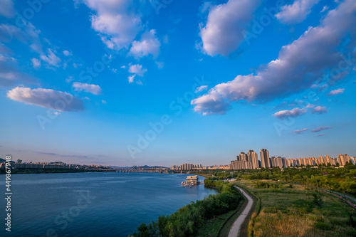 the sunset of the Han River in Seoul © kangnam