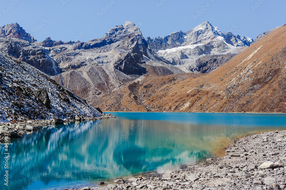 Beautiful mountain view with reflection in Gokyo Lake, Himalayas, Nepal