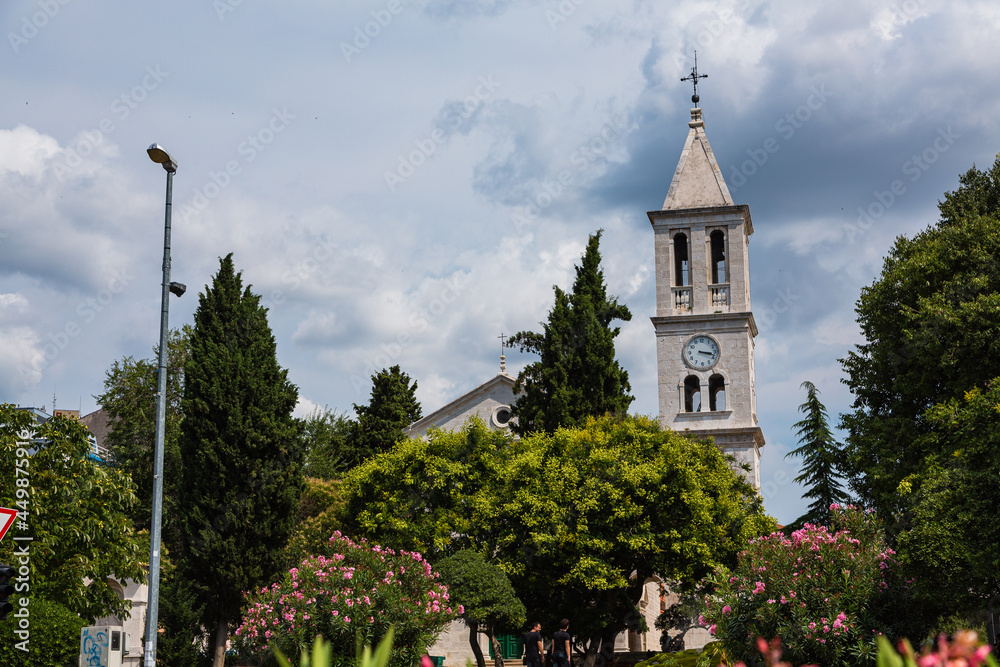 クロアチア　シベニクの旧市街の聖母教会　Church of Gospe van Grada
