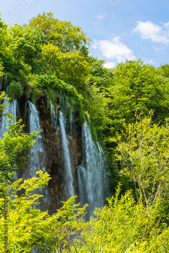 クロアチア　プリトヴィツェ湖群国立公園の滝 © pespiero