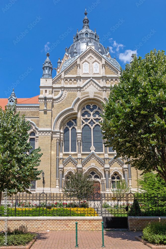 Obraz premium Synagogue Side View
