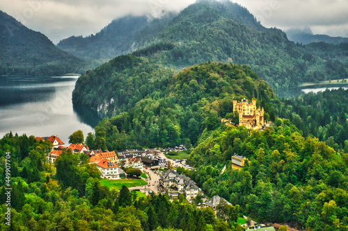 Tableau sur toile Hohenschwangau Castle with a lake in the background in Germany