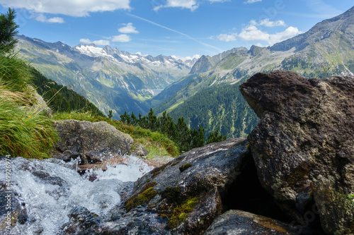 Quellwasser frisch aus den Bergen der tiroler Alpen © by paul