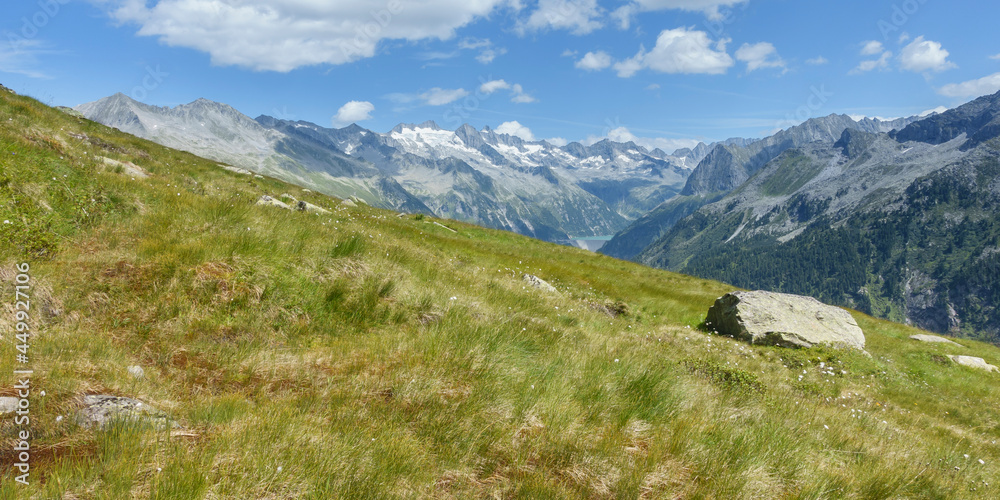 Panorama mit Blick in die österreichischen Alpen