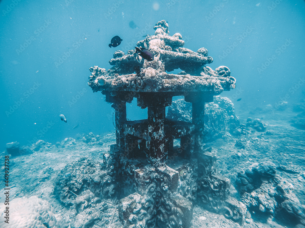Small temple on the seabed of Amed beach - Bali - obrazy, fototapety, plakaty 