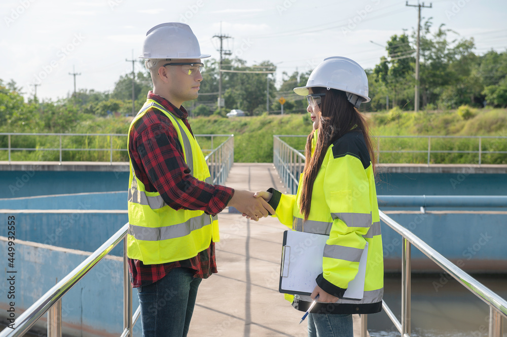 Environmental engineers work at wastewater treatment plants,Water supply engineering working at Water recycling plant for reuse,Technicians and engineers discuss work together. Environmental engineers work at wastewater treatment plants,Water supply engineering working at Water recycling plant for reuse,Technicians and engineers discuss work together.