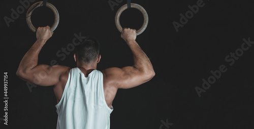 Cuadro en lienzo a Turkish man caught in a gym ring.