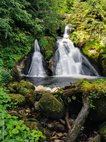 Die schönen Triberger Wasserfälle im Schwarzwald Sommer mit Sonnenschein 