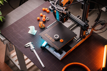 Poster 3D 3D Drucker mit blauer Beleuchtung  © ProstoSvet