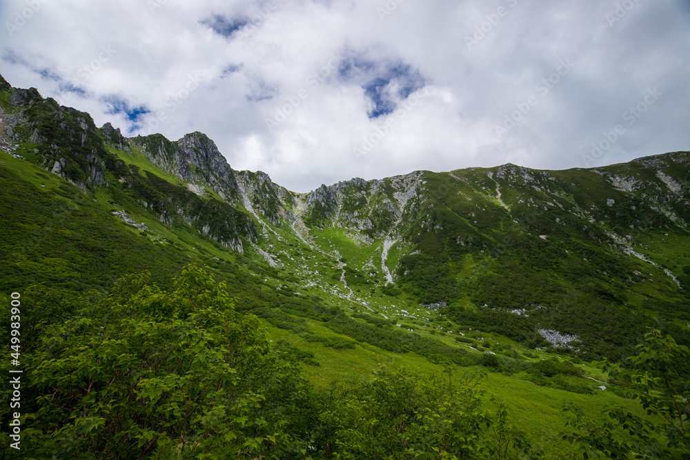 航空撮影した夏の駒ヶ岳の風景