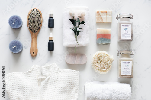 Photos Flat lay of spa treatment set