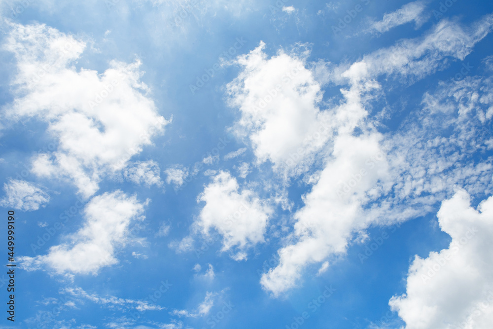 Obraz premium blue sky background with clouds