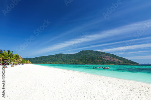Fototapeta Naklejka Na Ścianę i Meble -  Beautiful Thailand travel island Koh Lipe white sand beach with sea water and clear blue sky landscape background