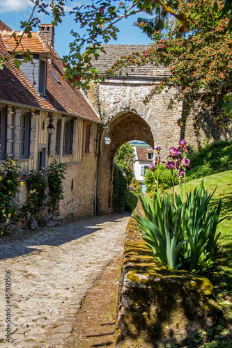 Gerberoy, La tour porte. Oise. Picardie. Hauts-de-France	 photo