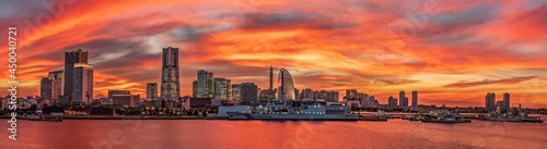 Photography 神奈川県・横浜みなとみらい21地区の夕景【Panoramic view of Yokohama Minatomirai21 in the evening】