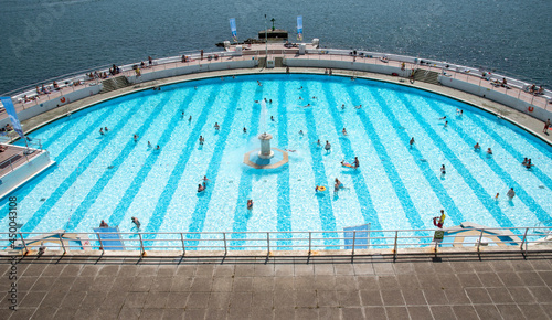 Plymouth, Devon, England, UK. 2021. Overview of Tinside Lido on Plymouth  seafront, Historic art deco style and voted in top ten outdoor pools in Europe. Outdoor salt water swimming pool. photo