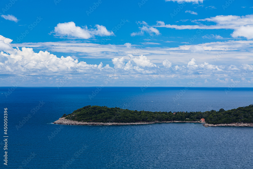 クロアチア　ドゥブロヴニクのロクルム島とアドリア海