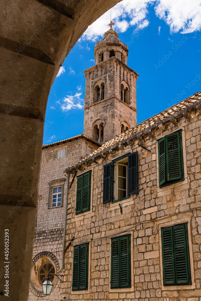 クロアチア　ドゥブロヴニク旧市街のドミニコ会修道院の鐘楼
