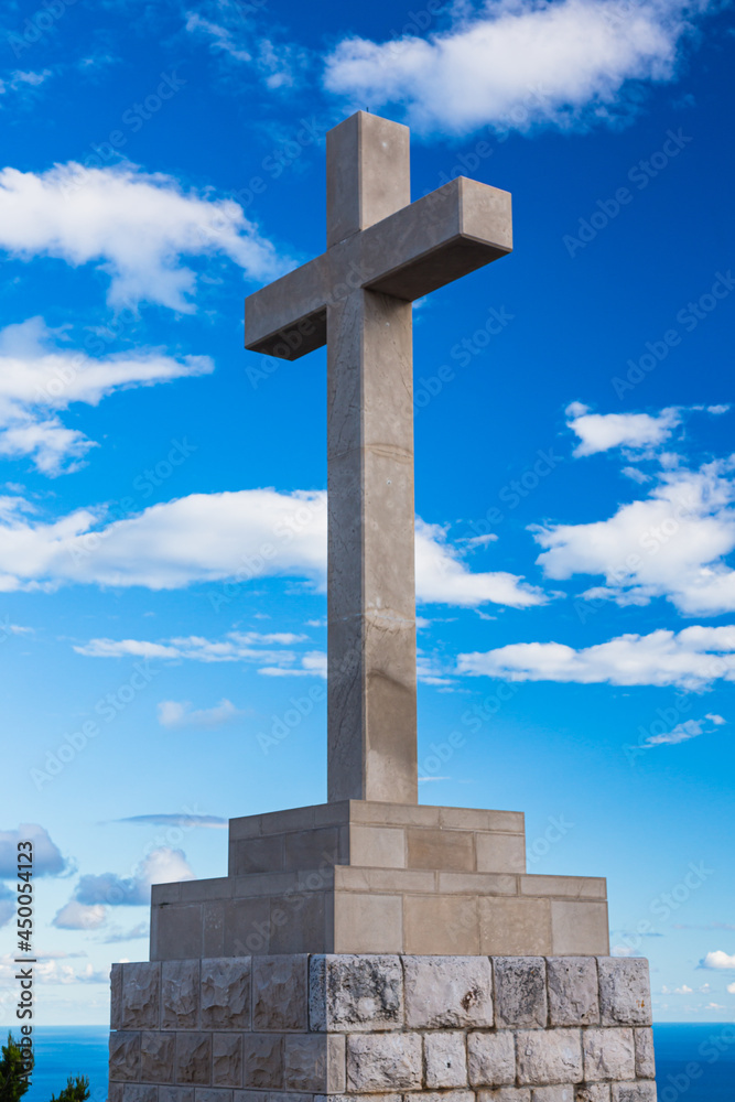 クロアチア　ドゥブロヴニクのスルジ山の山頂にある十字架