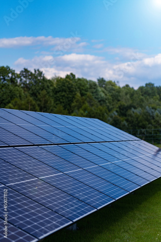 Obraz na płótnie renewable energy - solar energy - solar farm - background w salonie