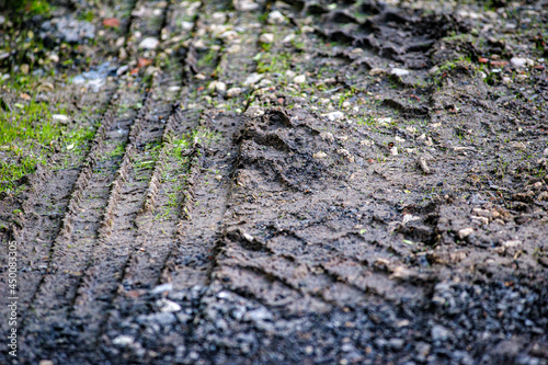 Obraz na płótnie Tyre trace on the ground w salonie