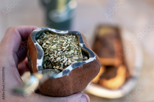 Tablou pe pânză Drinking mate with pudding