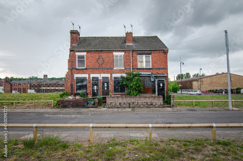 Foto Last remaining terrace houses on site of former residential streets, now awaitung redevelopment, Stoke-on-Trent, UK