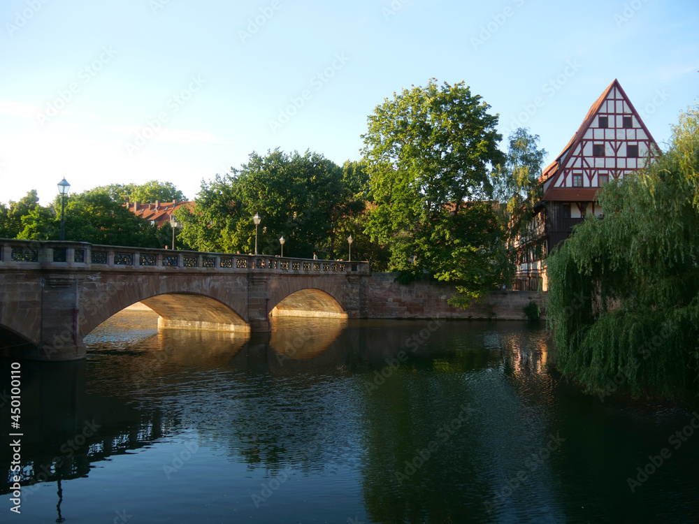 Nürnberg, Deutschland: Die Maxtorbrücke an der Pegnitz