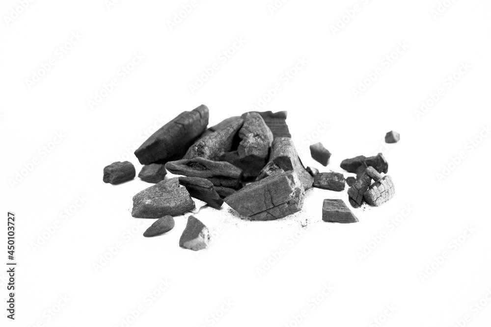 Obraz premium Small pile of black charcoal firewood