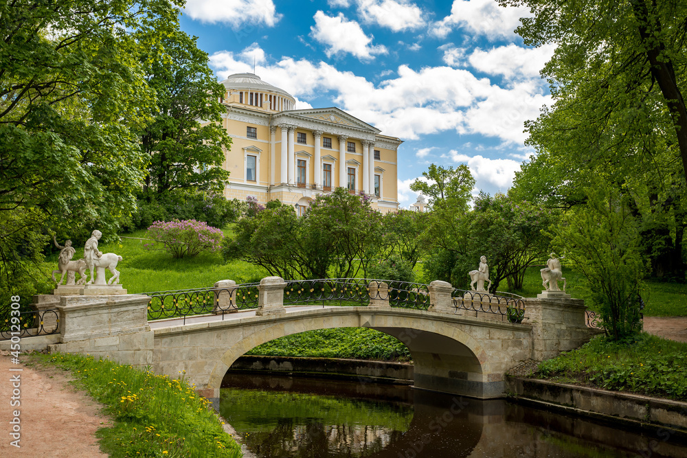 Fototapeta premium bridge with centaurs in Alexander Park near St. Petersburg