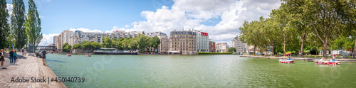 Panorama du canal de l'Ourcq et du quartier de La Villette à Paris © jasckal