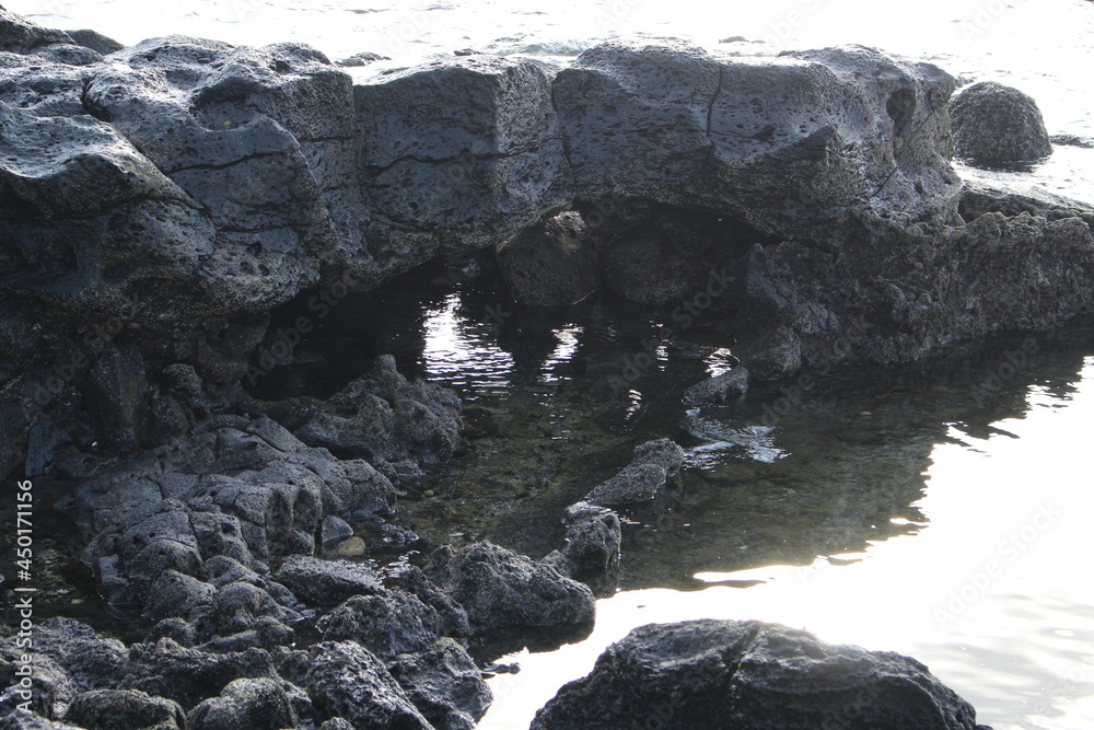 Naklejka premium sea, sky and land come together to create these wonders of landscape