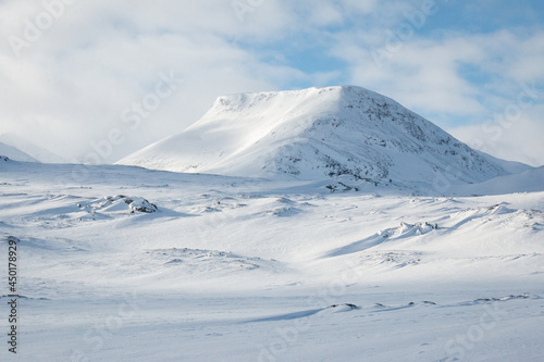 Mountains around Kungsleden trail close to Alesjaure hut early in the morning in April 2021, Lapland, Sweden © Alena V