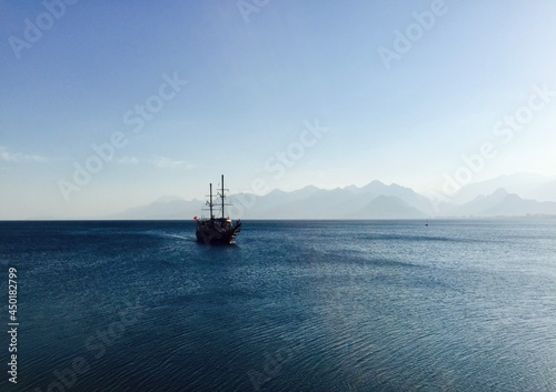 Fototapeta Naklejka Na Ścianę i Meble -  ship in the sea