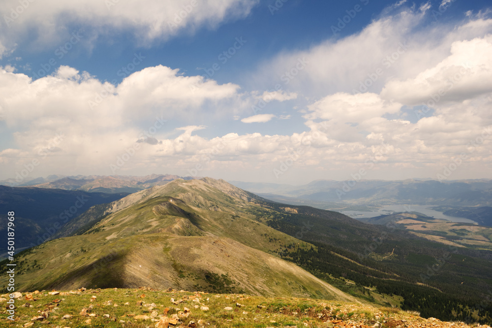Fototapeta premium Looking down the mountain ridge
