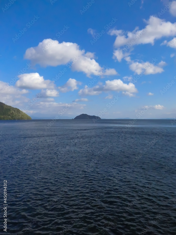 琵琶湖に浮かぶ竹生島　神秘の島　湖西、湖北　
