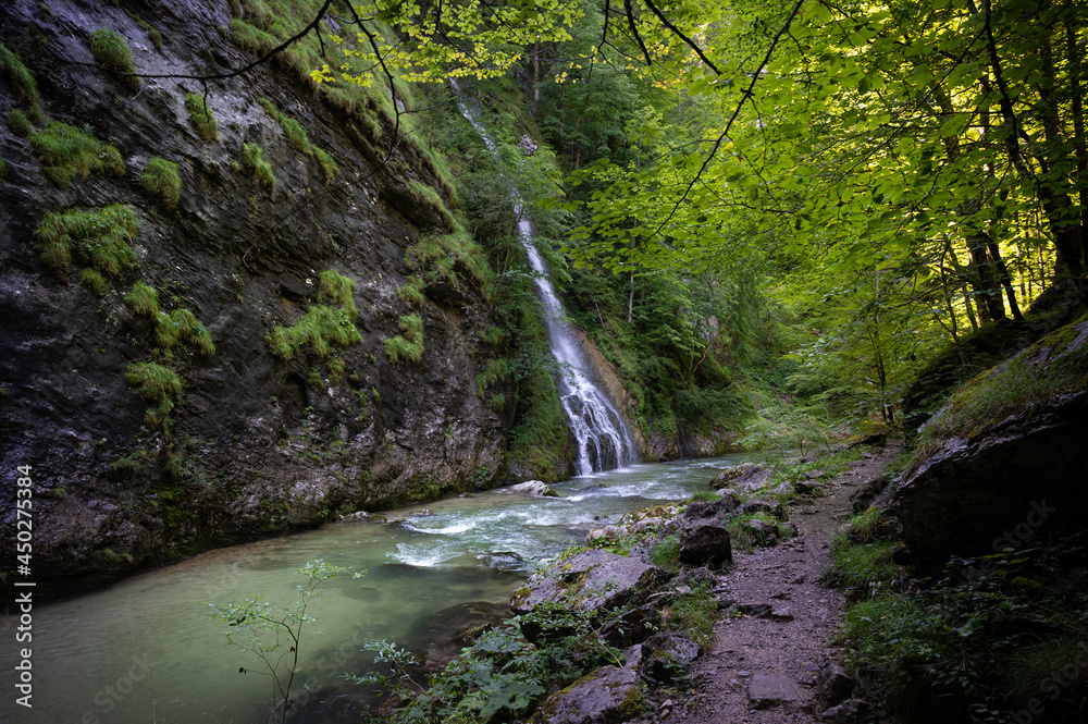 Romantischer Wanderweg zum Hundsbachfall Romantischer Wanderweg zum Hundsbachfall