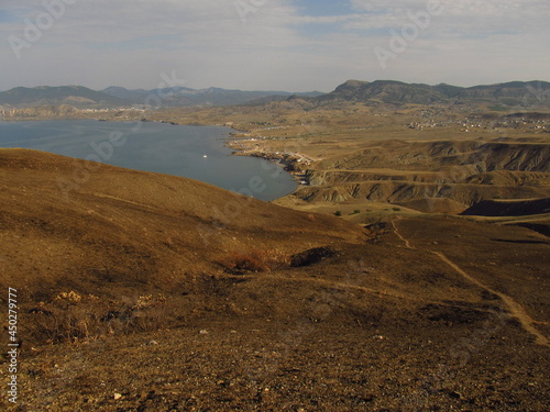 Widok na morze z pustynnej góry, Krym, Ukraina