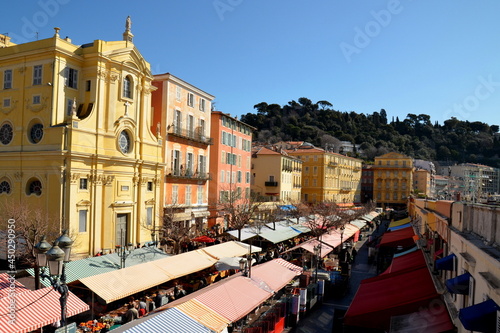 France, côte d'azur, la ville de NICE a été classée au patrimoine mondial de l'UNESCO, le marché provençal du cours Saleya se situe dans la vielle ville. photo
