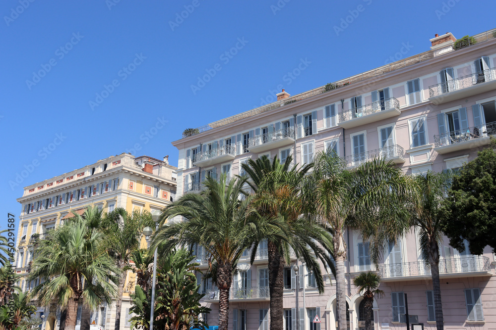 Palais, Hotels und Prachtbauten an der Promenade d'Anglais in Nizza, Frankreich