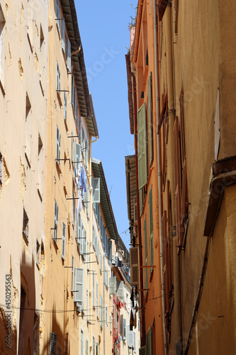 Historische Fassaden in der Altstadt von Nizza  Frankreich