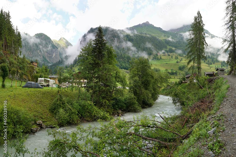 Iseltrail Hochgebirgs-Etappe: Flusswandern in Osttirol mit Clarahütte von Prägraten