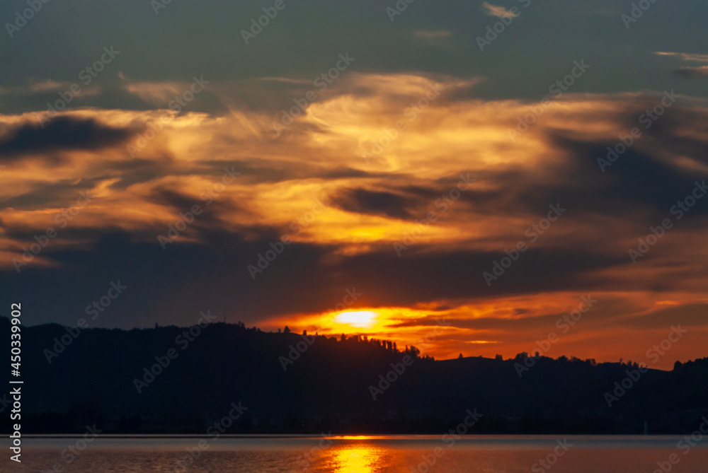 Naklejka premium Red fascinated bright sunset with Zugerberg views