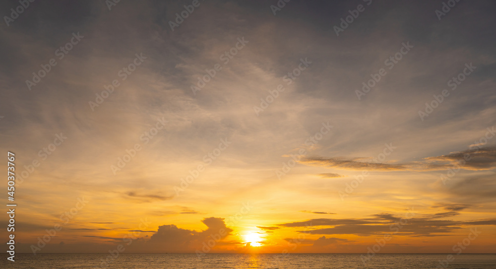 Obraz premium sunset over the sea