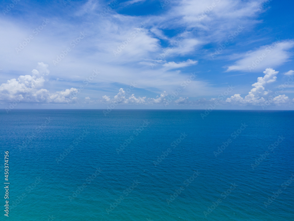 Obraz premium blue sky and sea